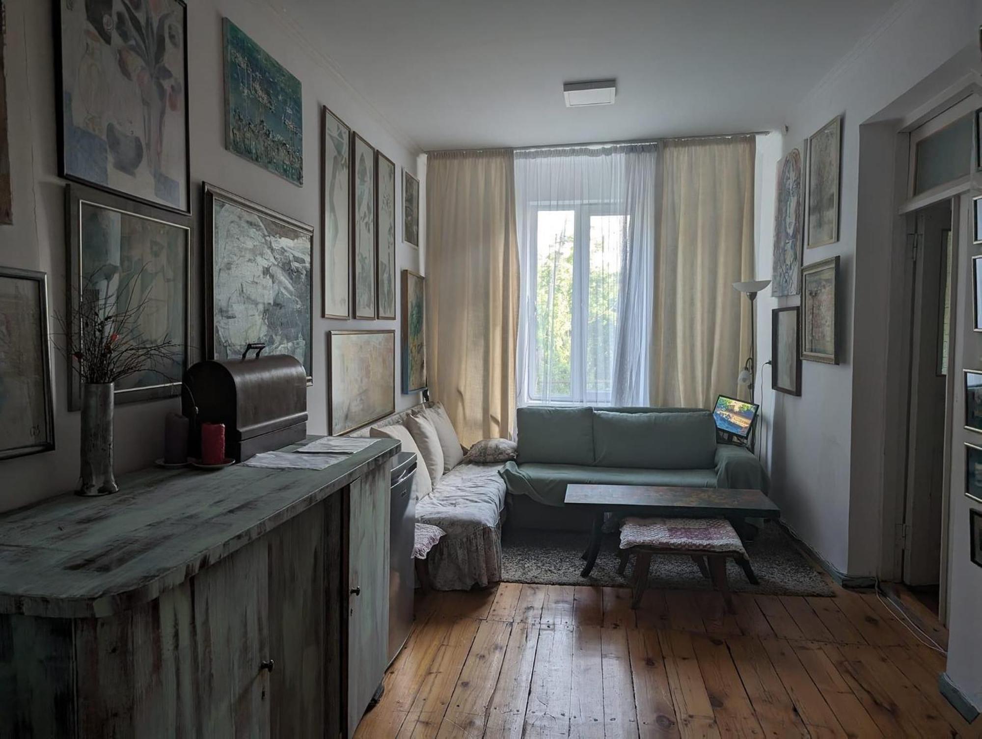 Artist'S House Hotel Tetritskaro Екстериор снимка