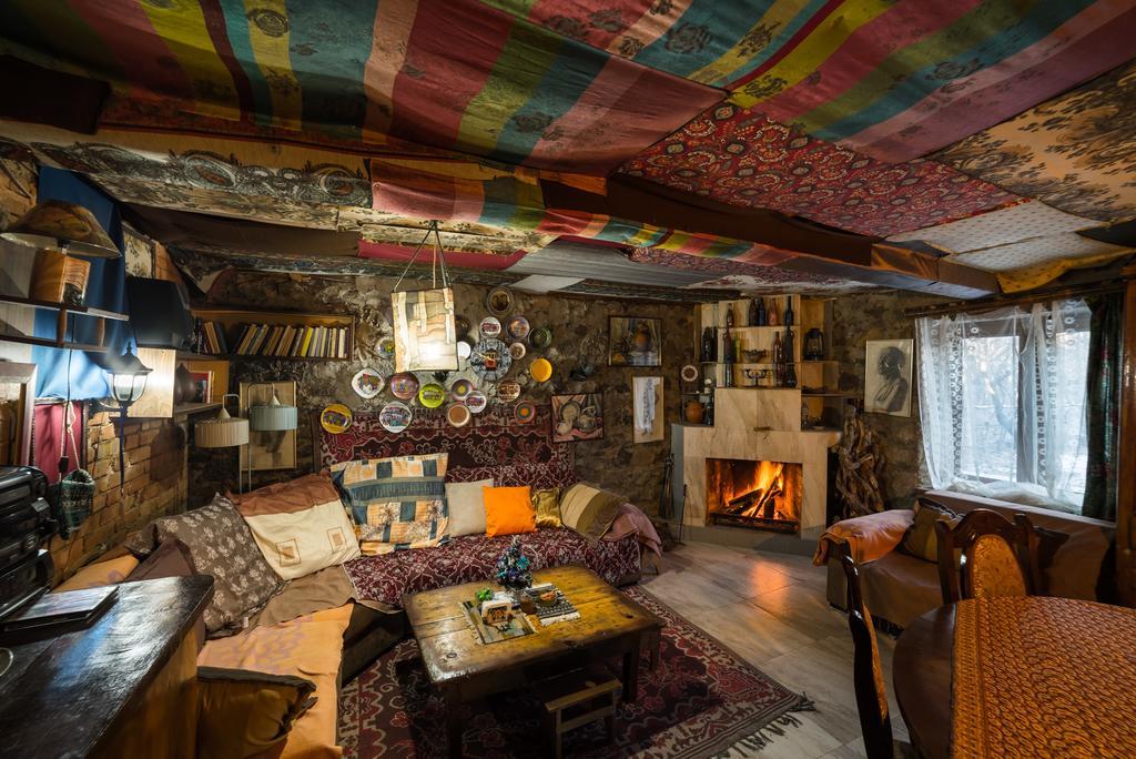 Artist'S House Hotel Tetritskaro Екстериор снимка